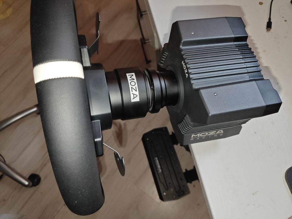 Moza R5 игровой руль
