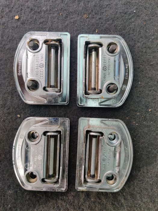 Cleme carlige fixare portbagaj Seat Exeo Audi  A4 A6 Vw Golf Passat Skoda 1K0864203