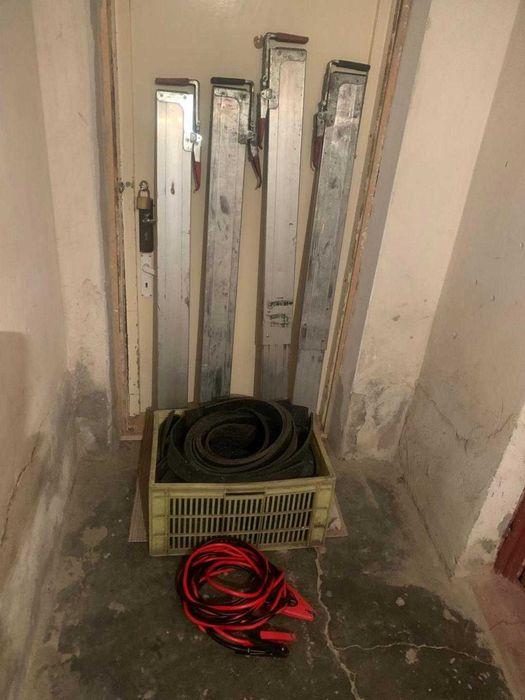 Vand 2 separatoare marfa ptr camion + cablu curent pornire 4.5 metri