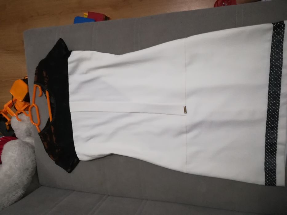 Rochie cocktail alb cu negru