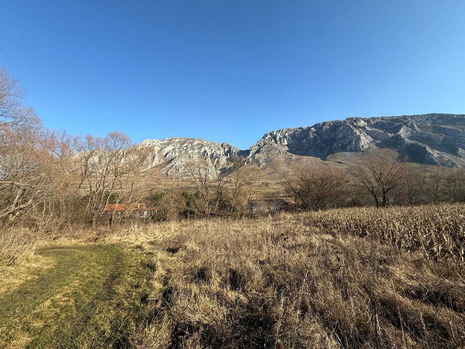 Teren 1.250 m² Rimetea, priveliște superbă, acces din 2 direcții