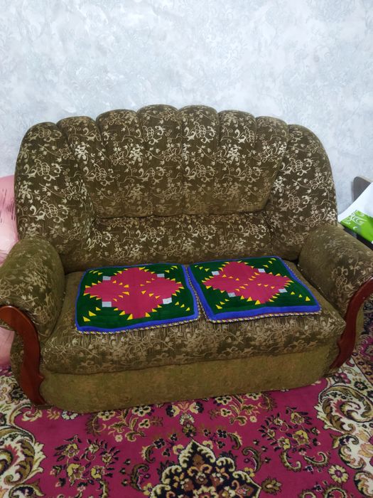 Продается комплект 1 диван и кресла