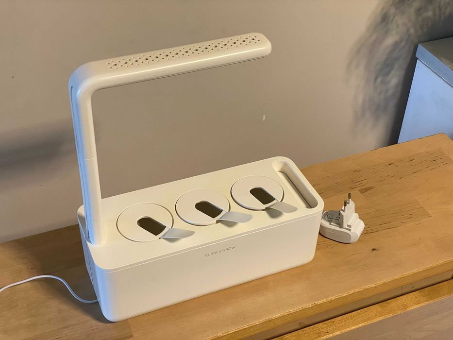 Смарт саксия Click and Grow Smart Garden