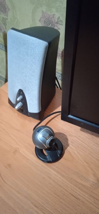 Компьютер настольный с колонками,процессор,видеокамера,клавиатура,мышь