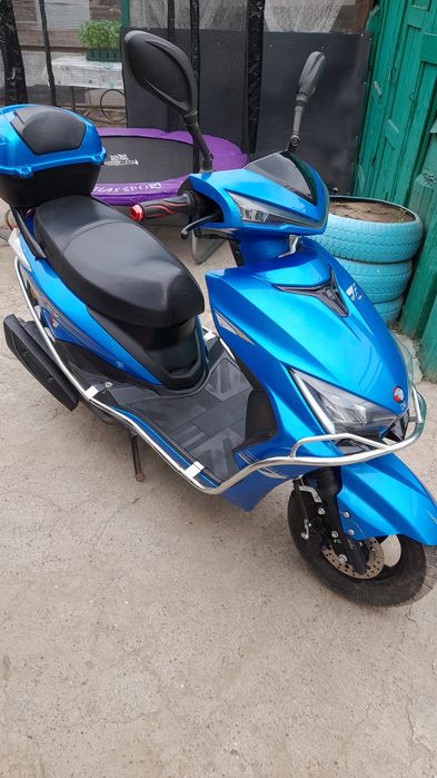 Продам скутер Х7