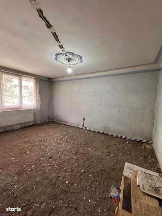 De vanzare apartament 3 camere si balcon, 70mp, zona buna, pret 55000e
