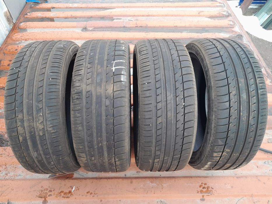 Продам шины хорошем состояние.