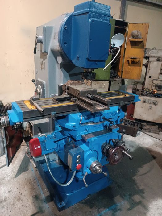 Продам станок фрезерный 6Р11