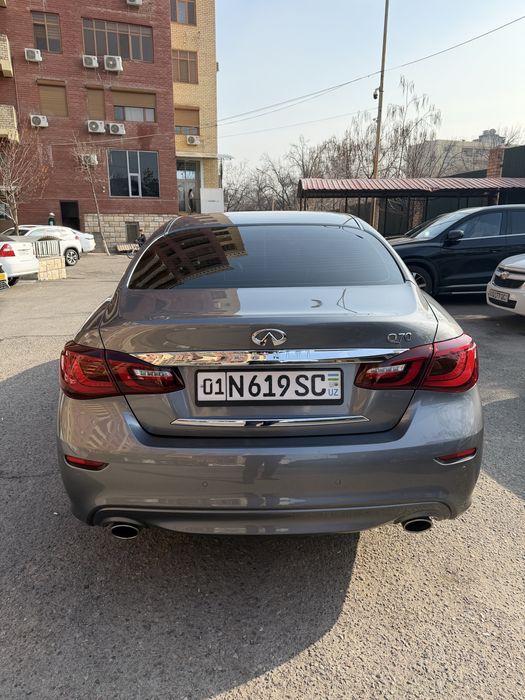 Срочно продается автомобиль INFINITI LUXURY Q70