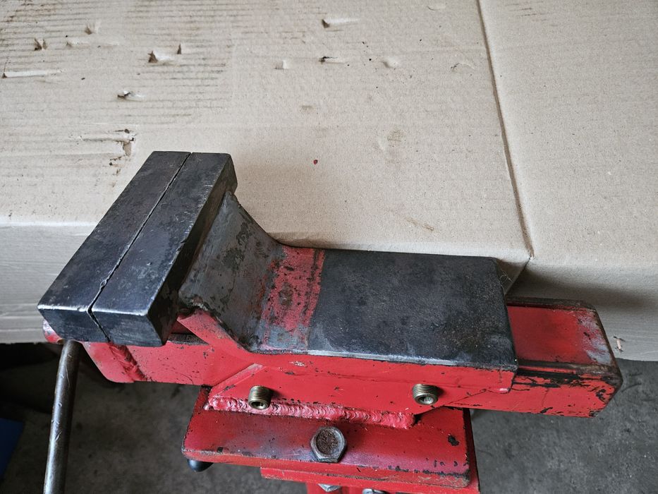 Menghină din oțel Kupper 125 mm cu suport reglabil