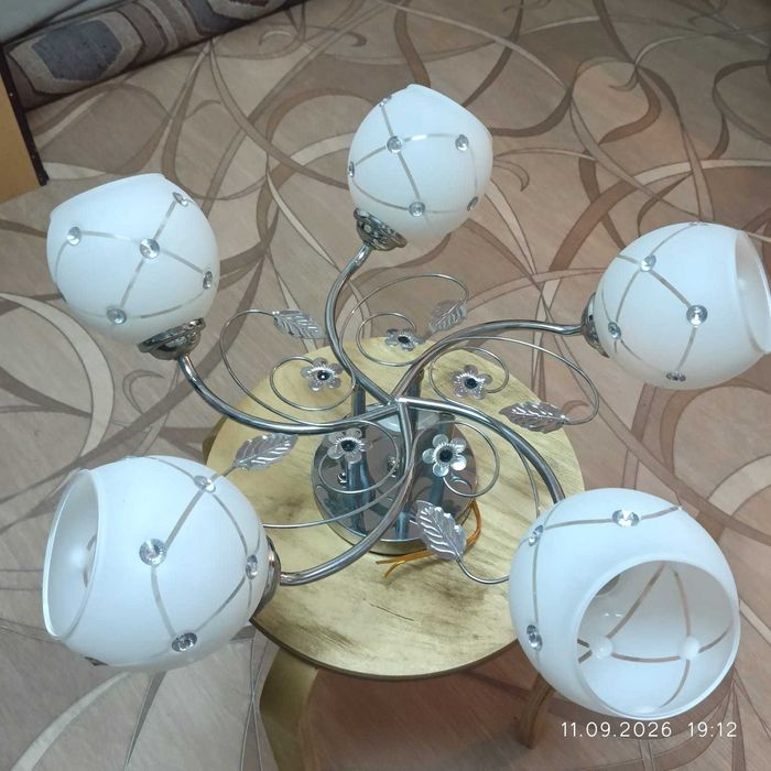 продам люстру 5 рожков