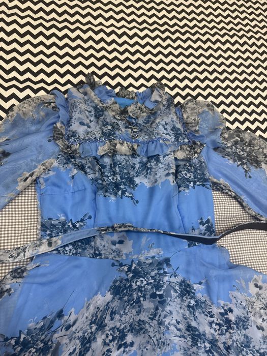 Платье нарядное почти новое