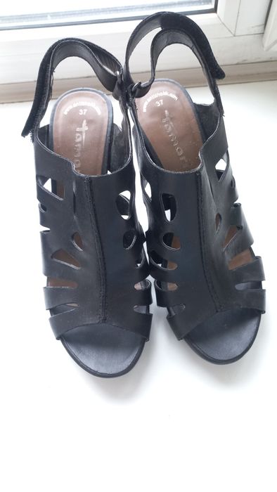 Продам летнюю обувь босоножки