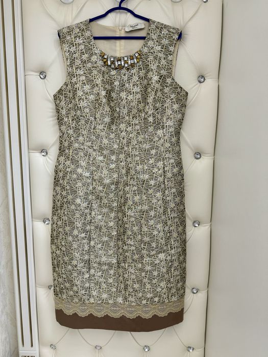 Продаётся платья одевала 1 раз.Размеры-S,M