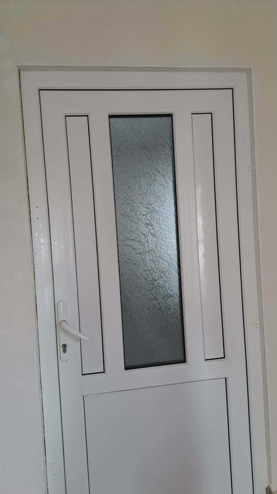 Vand 2 usi termopan 400 lei/buc