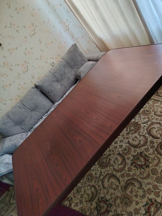 Продам срочно стол