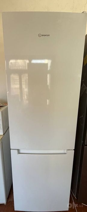 Холодильник  "Indesit"