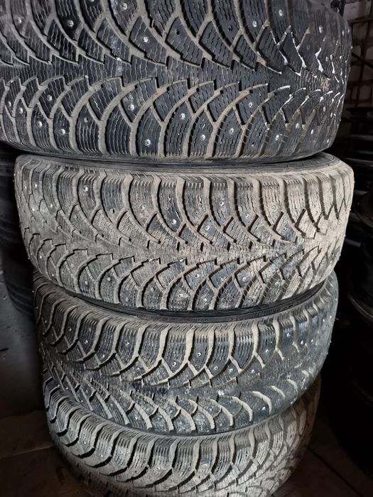 Продам зимние шины 205/60/16