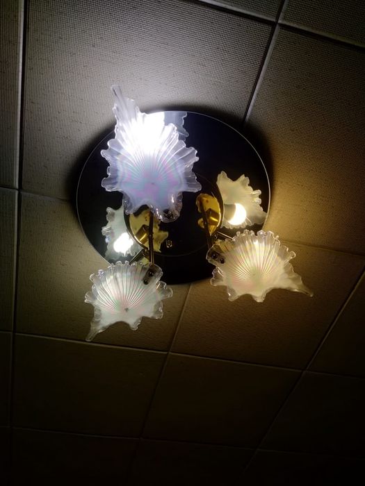 Срочно продам люстру