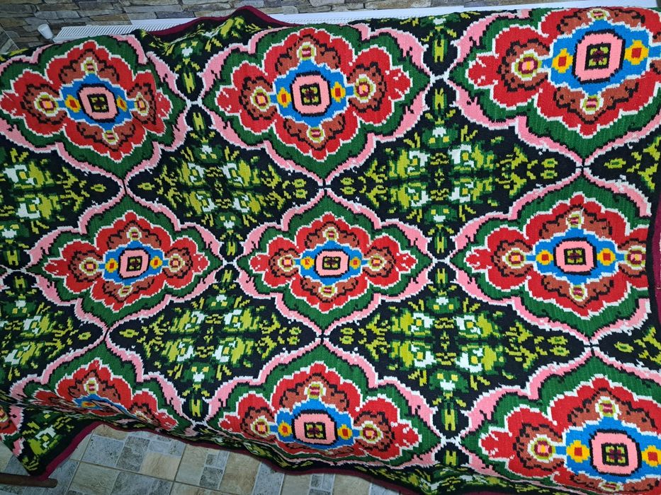 Cuvertura tradițională lucrata manual din lână