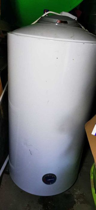 Продается водонагреватель  100 литров