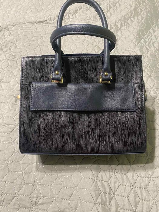 Тъмно синя дамска чанта