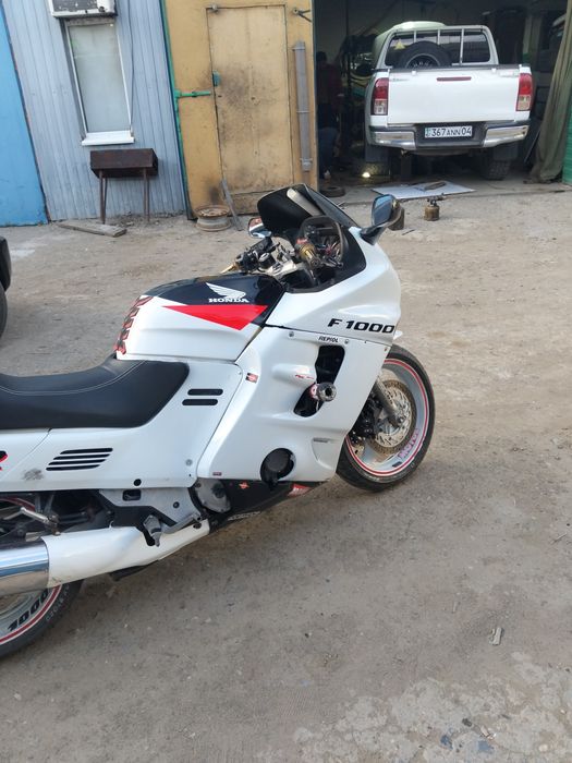 Продам мотоцикл Хонда F1000