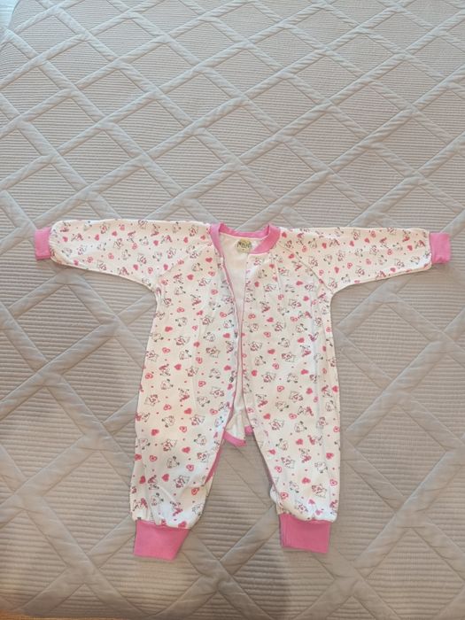 Продам комбинезоны для девочки