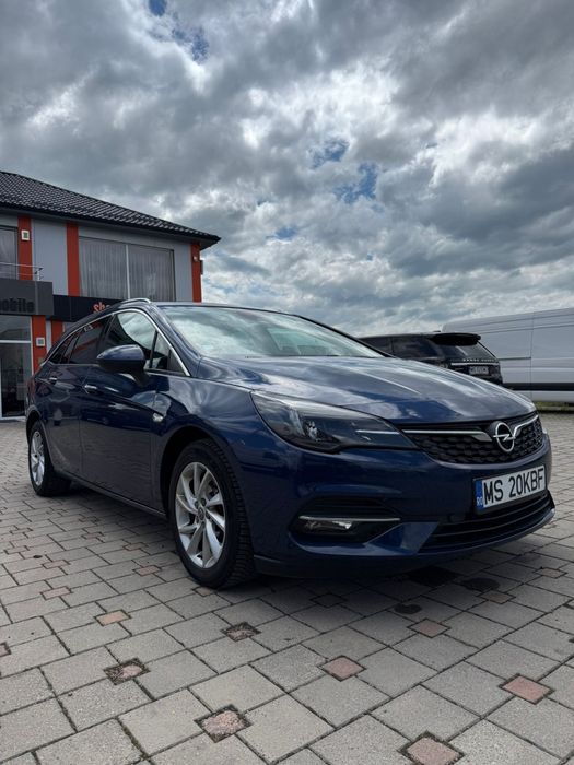 Închiriez Opel Astra 2019