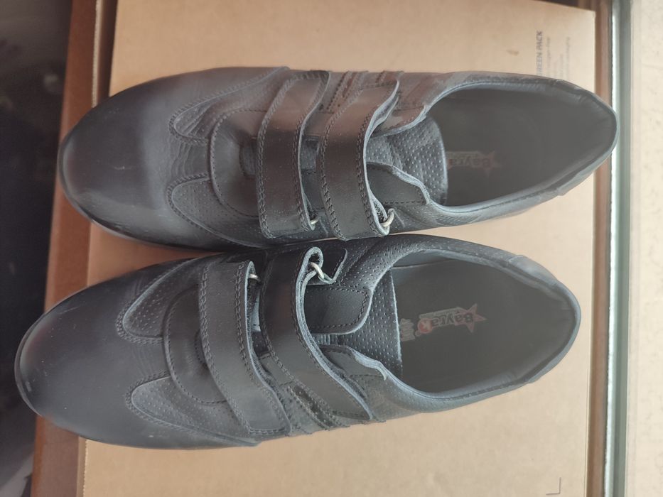 Подростковая обувь. Состояние новое. 38 размер.
