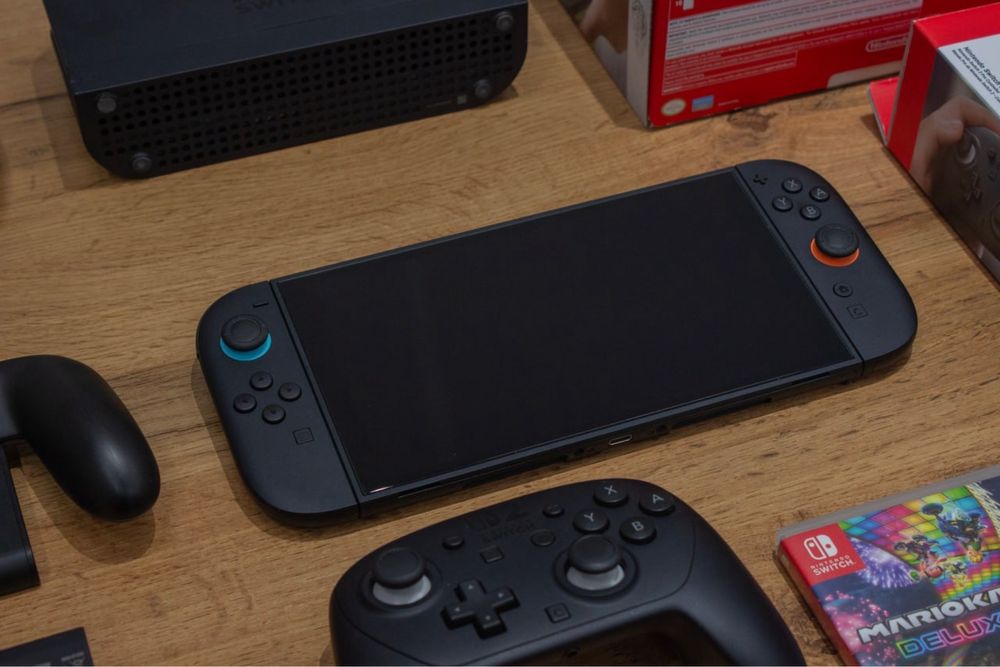 Nintendo Switch 2 с геймпадами и аккаунтом
