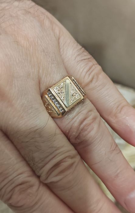 Продам золотое кольцо