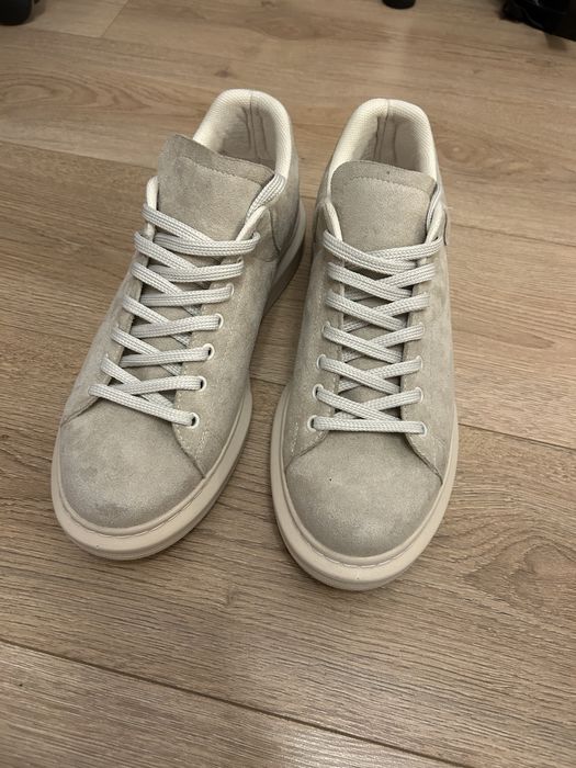 Нови Мъжки Велурени Бежови Обувки Стилни Удобни Модерни