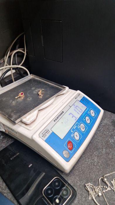 Cercei vechi din aur14k cu rubin