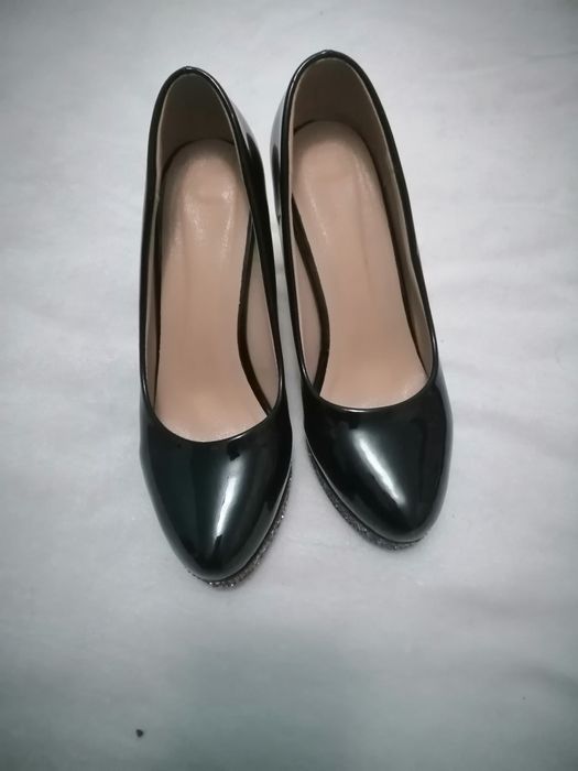 Toʼy va bazmlar uchun mos tufli 38 razmer