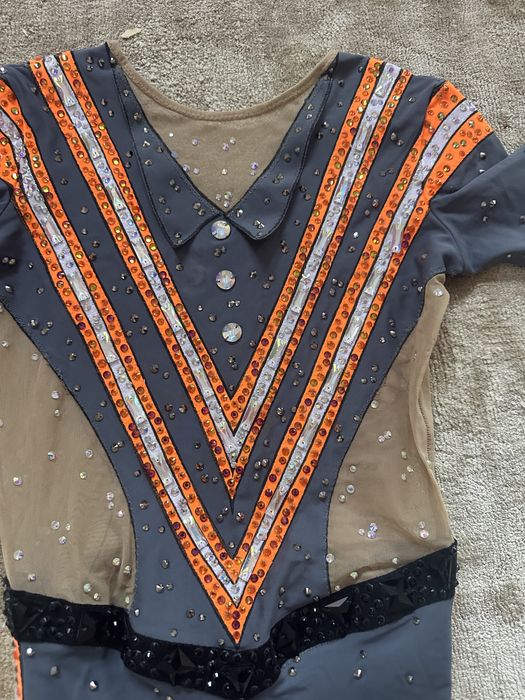 Продам гимнастический купальник слитный