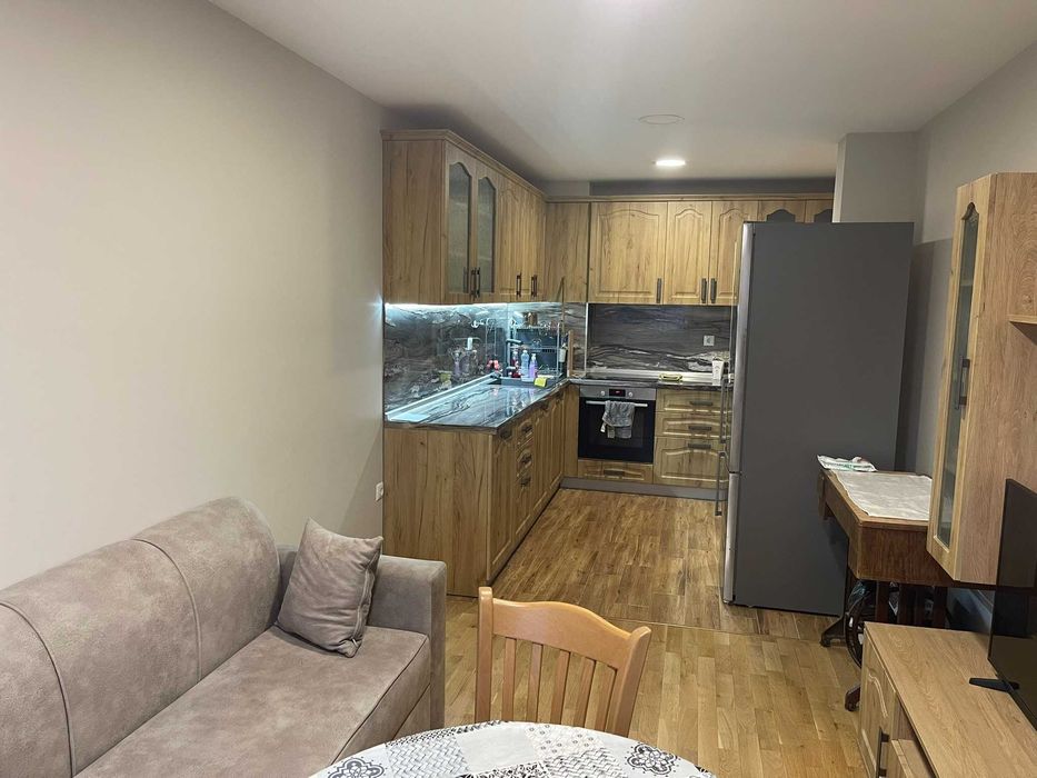 Дава се под наем Тристаен апартамент в Варна, Победа - 87 кв.м за 612 € - Снимка #1