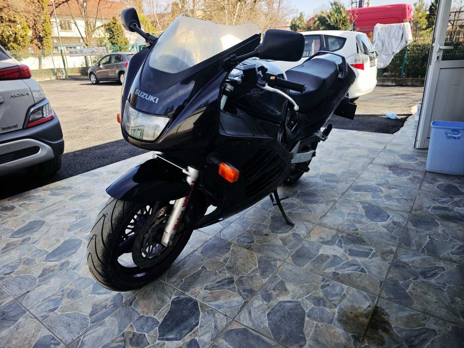Suzuki RF900R Мотоциклет