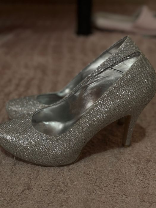 Сребърни токчета