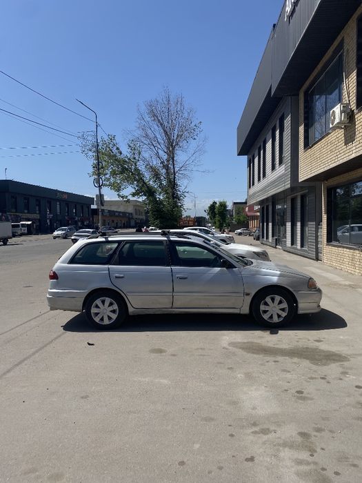Авто Тойота калдина