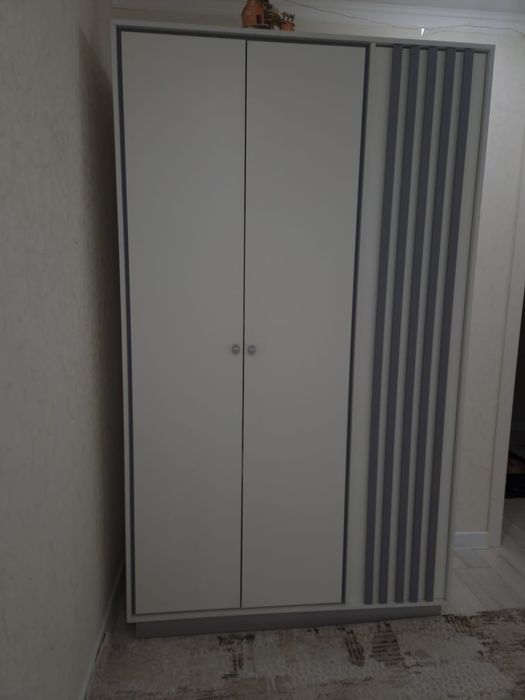 Шкаф с полками компактный