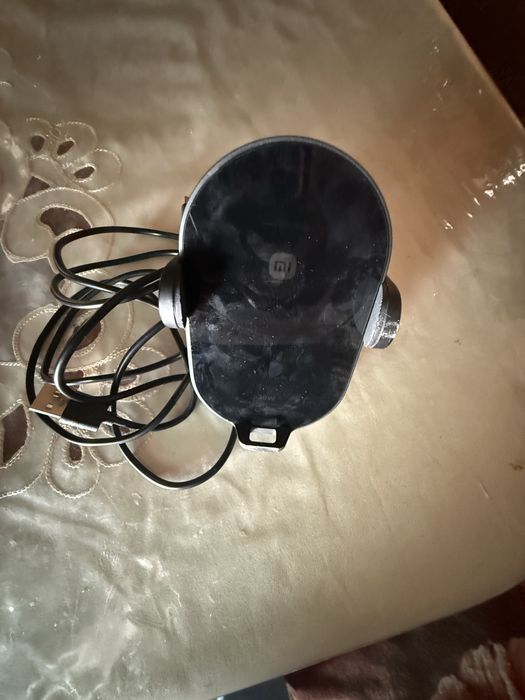 Bez provodnoy MI brendili zaryadka