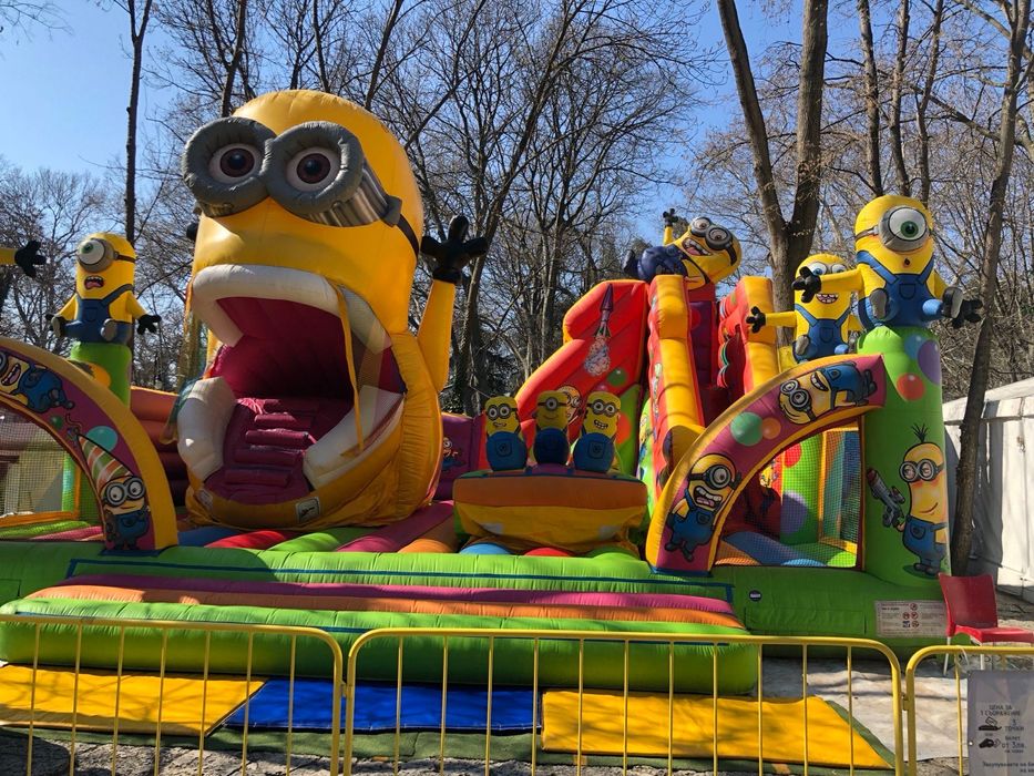 Надуваем батут Миньон