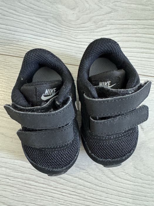 Бебешки маратонки Nike 17 номер