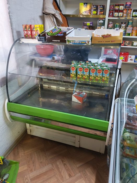 Продам холодильную ветрину