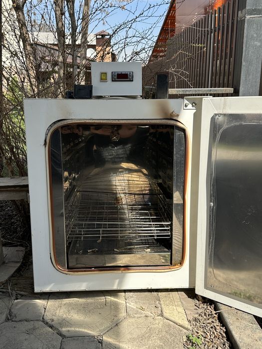 Продается срочно сухожаровый шкаф