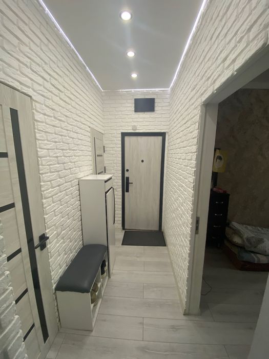 Продам квартиру 3-ех комнатную своя Юнусабад 15 квартал 1 этаж