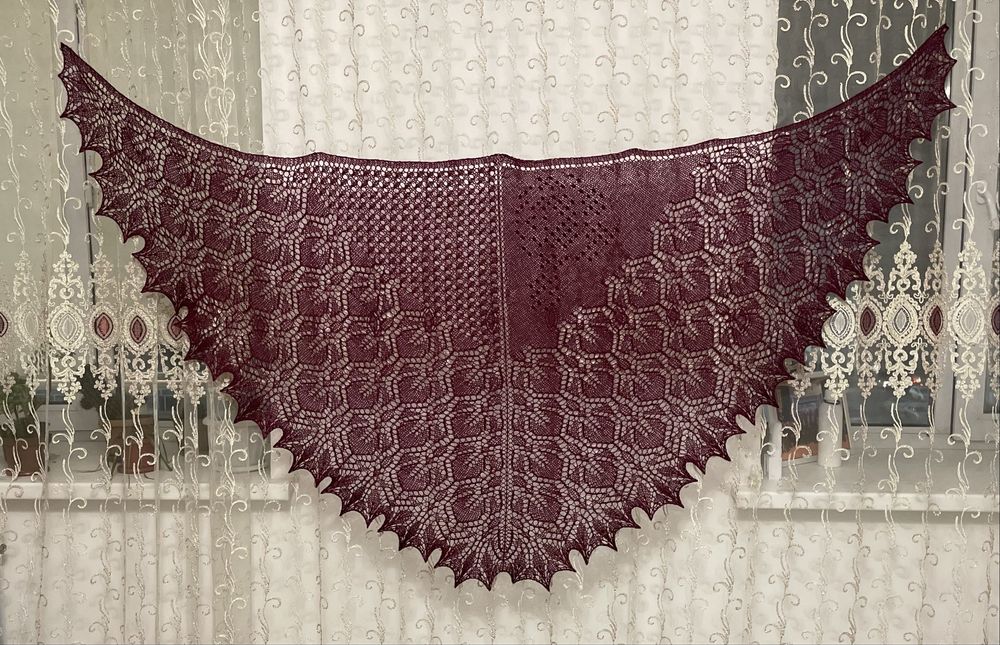 Продам шали ручной работы.