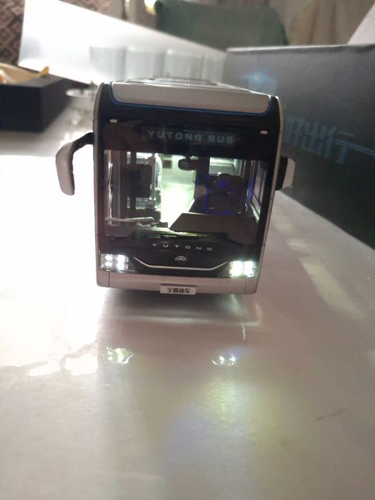 Модель автобуса Yutong U12 black King Kong 1:42