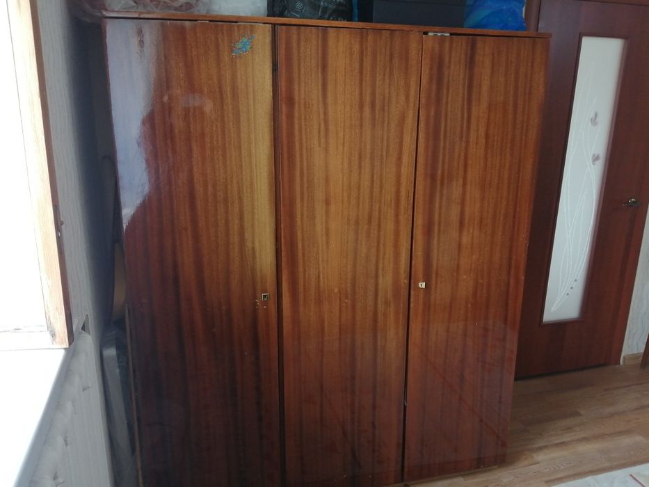 Продам плательный шкаф, шифоньер